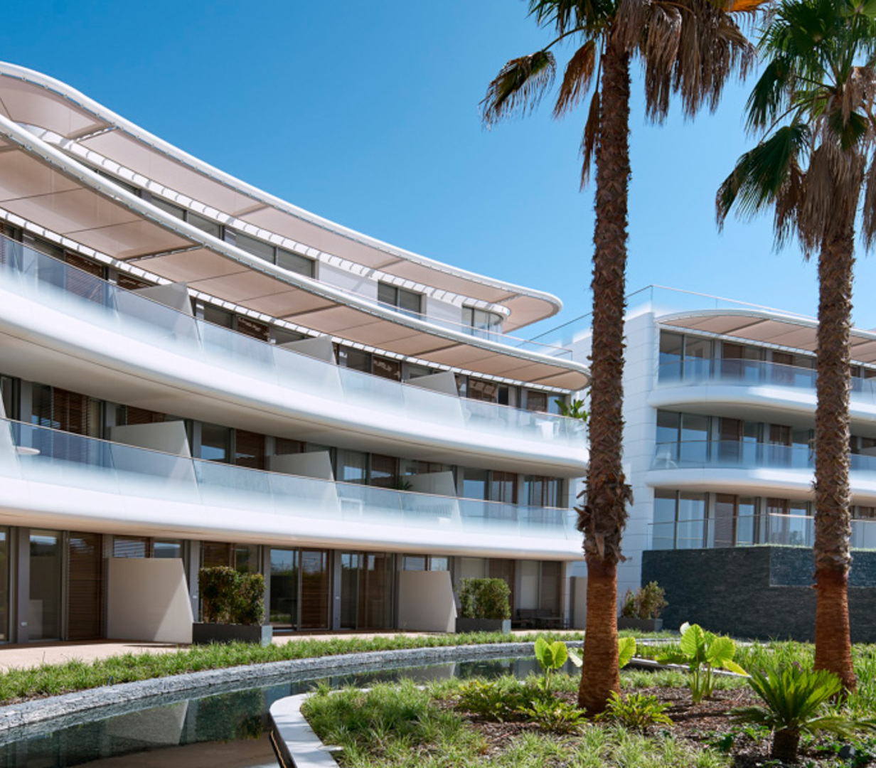 Exclusive apartments and villas by the sea in Estepona