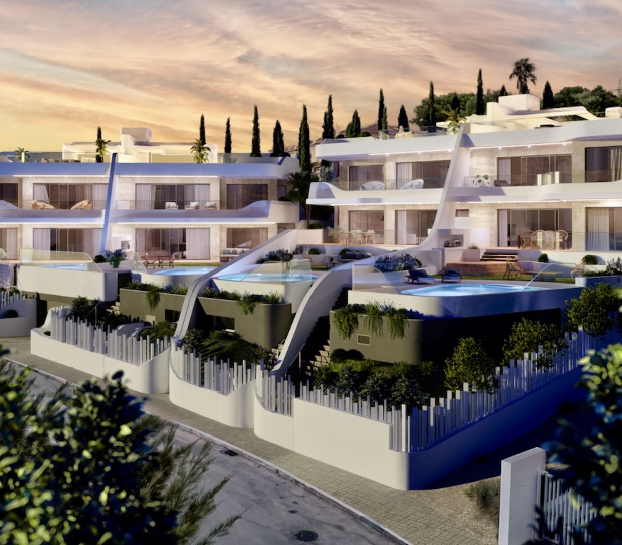 Premium penthouses right next to the golf course with sea views and private pools in Marbella