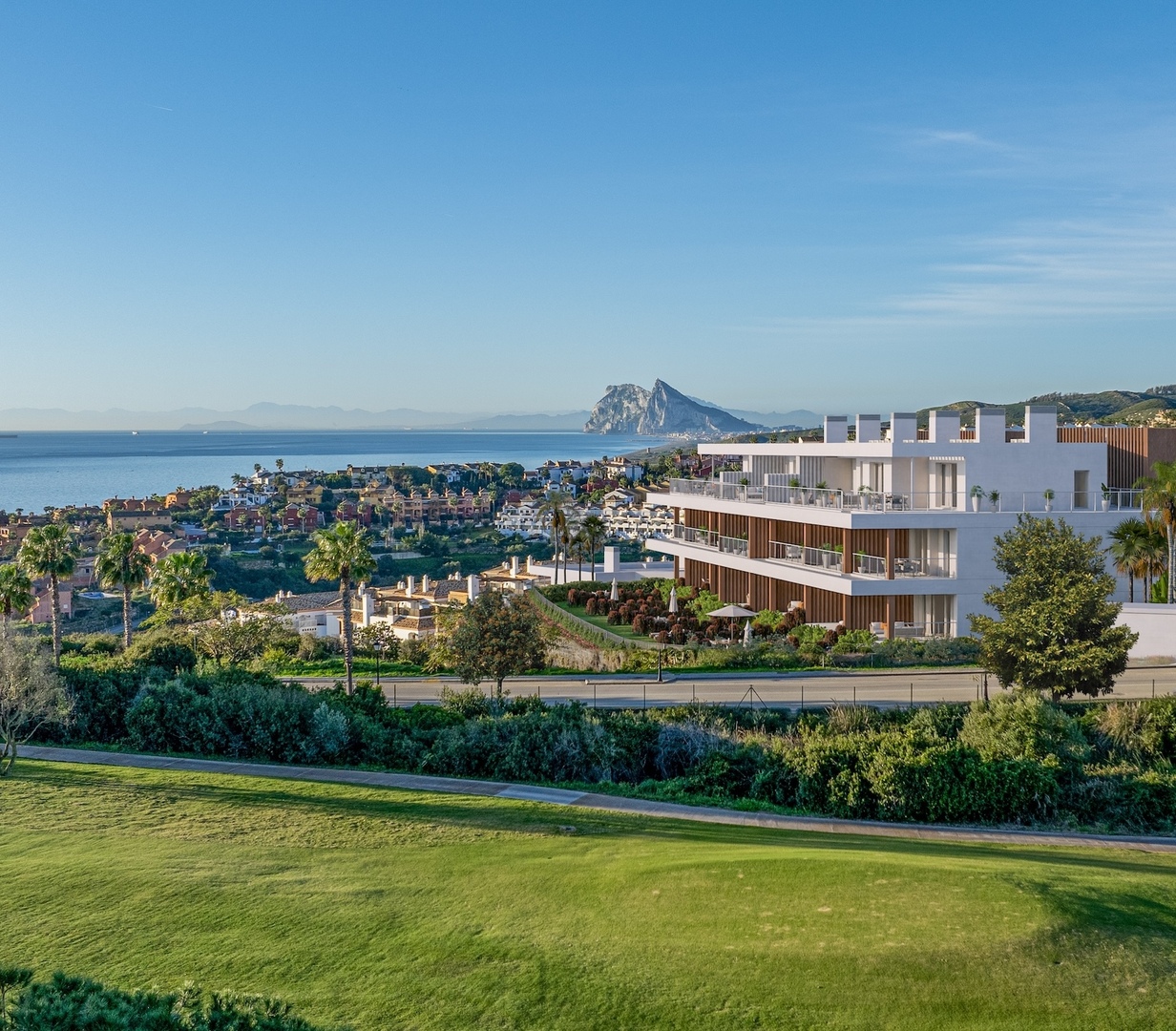 Apartments overlooking the sea and Gibraltar next to the golf course in La Alcaidesa