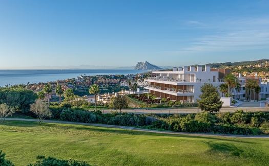 Apartments overlooking the sea and Gibraltar next to the golf course in La Alcaidesa